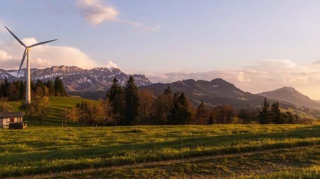 Environnement : protection et surveillance, risques naturels et climatiques, dépollution